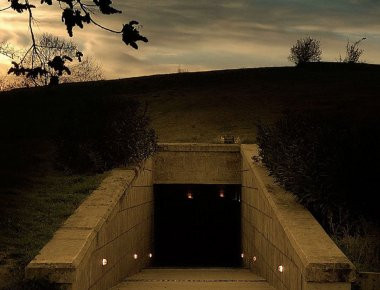 Καταστροφές με ψεκασμό σε αρχαία αντικείμενα στο Μουσείο της Βεργίνας από Αφρικανή! - Σχέδιο ισλαμιστών; (upd)